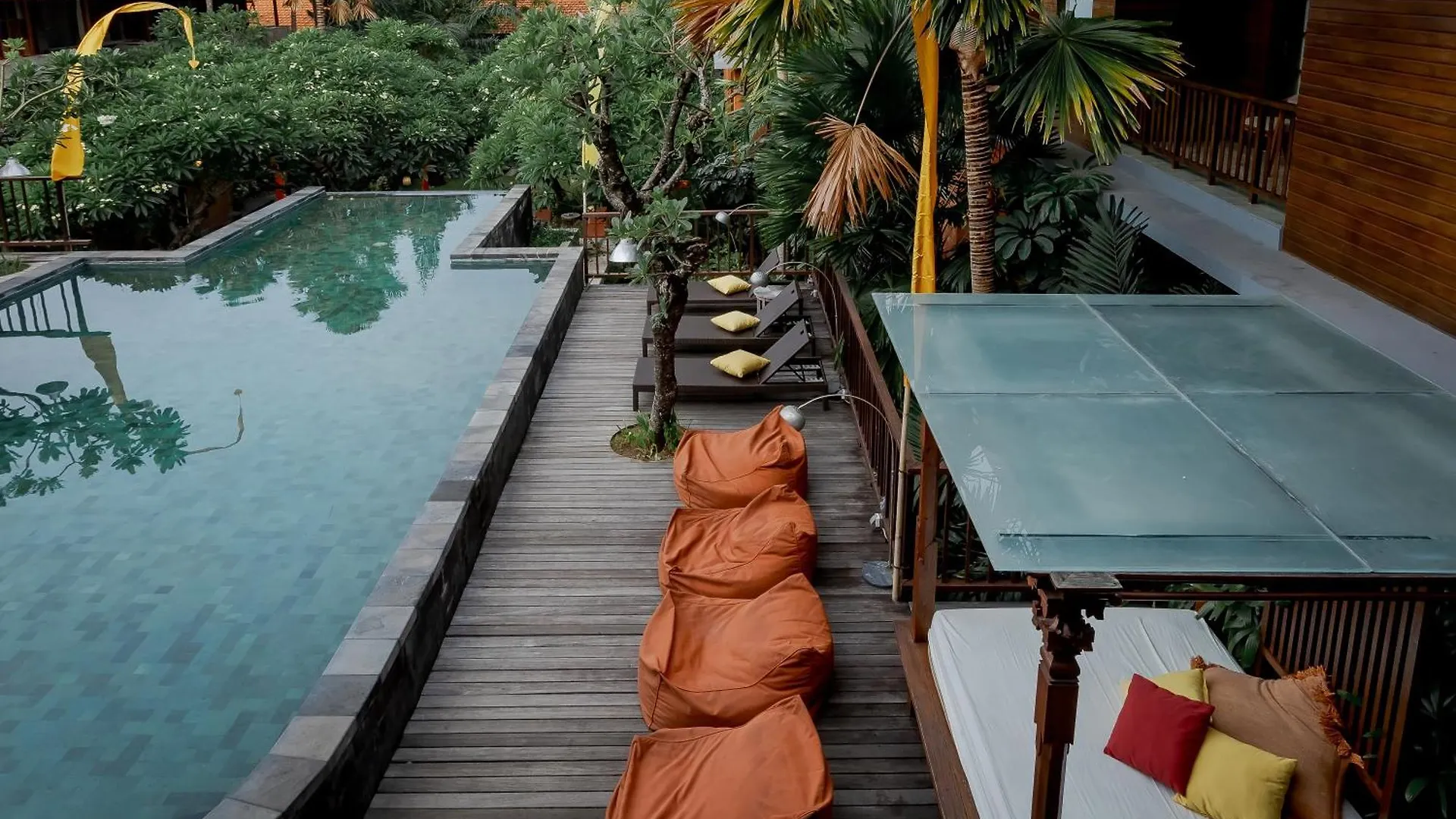 Fourteen Roses Boutique Hotel, Kuta Legian 4*,