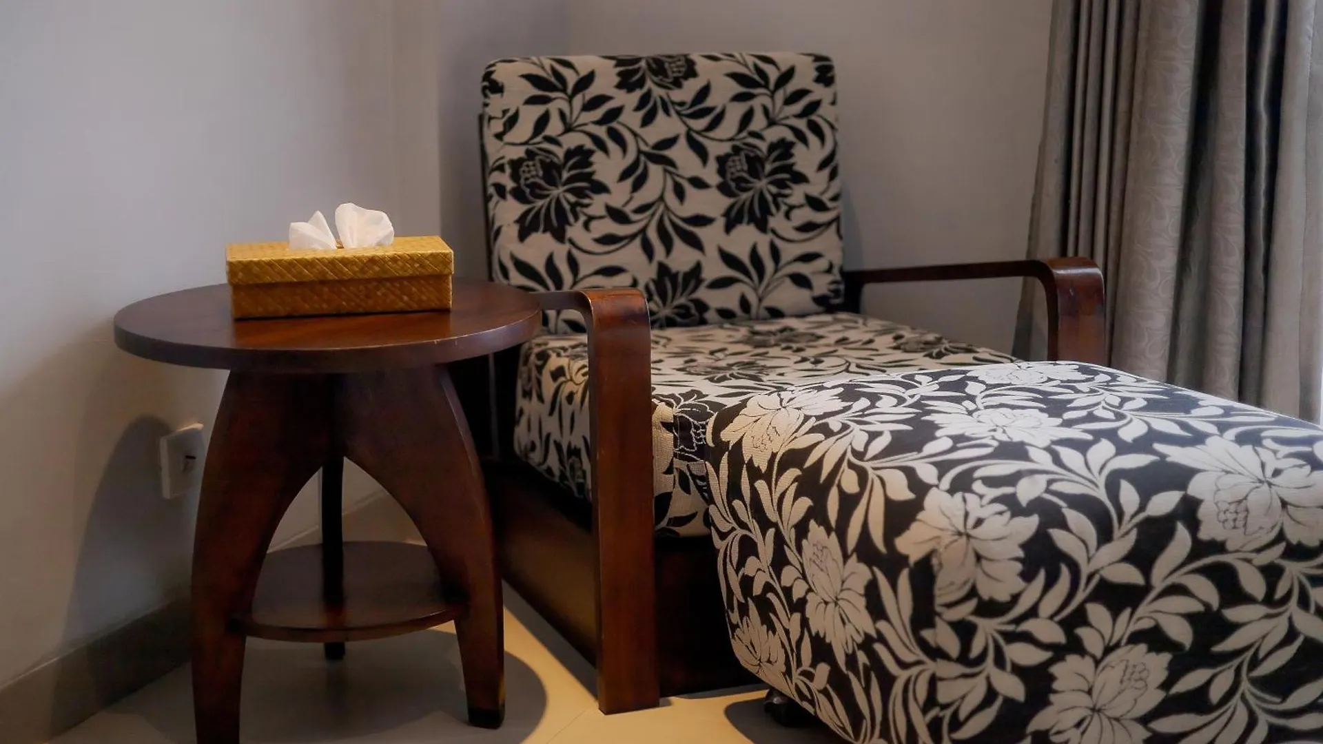 Fourteen Roses Boutique Hotel, Kuta Legian 4*,