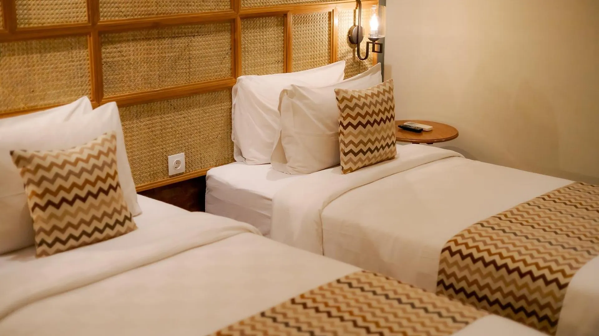 Fourteen Roses Boutique Hotel, Kuta Legian Indonesia