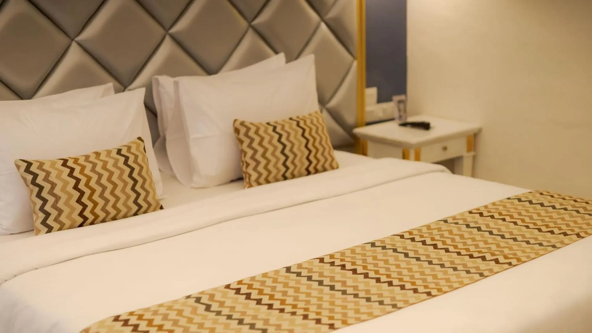 Fourteen Roses Boutique Hotel, Kuta Legian 4*,