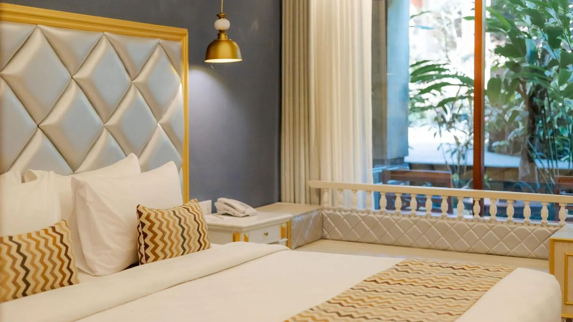 Fourteen Roses Boutique Hotel, Kuta Legian Hotel